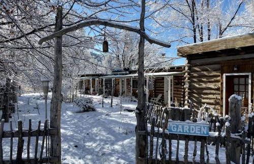 Studio-Style Log Cabin near Carson National Forest, New Mexico - Foto 55