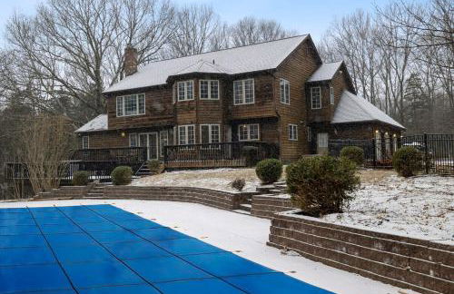 Secluded 9BR Getaway, Pool, Hot Tub & Huge Deck - Foto 45