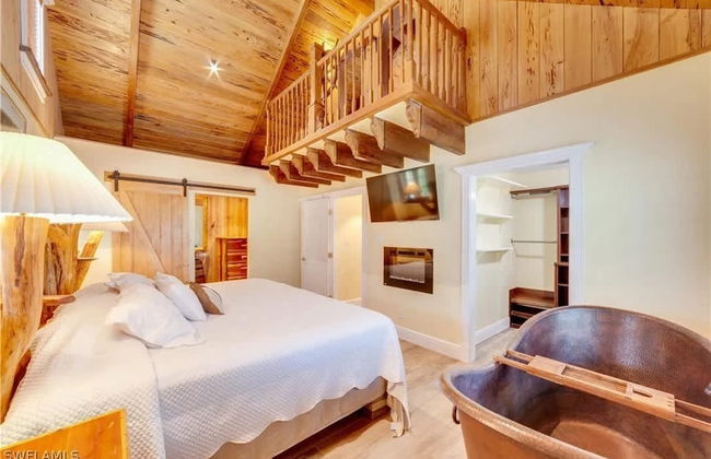 NEW Jungle Paradise Treehouse Suite With Resort Amenities Elevator Access Outdoor Kitchen Lagoon Lazy River Pool RV Hook up - Foto 43