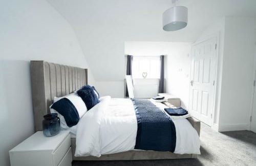 Entire Modern Home with Private Parking for 6/8 Persons - Photo 22