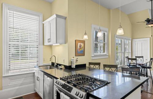 Your 1878 historic Shaw House awaits - Foto 9