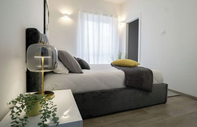 Charming and Modern Three-bedroom Apartment in the Heart of the City of Asti - Foto 2