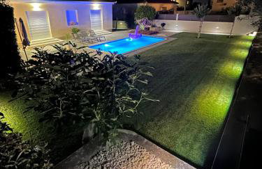 Tony's house in garden - Photo 1