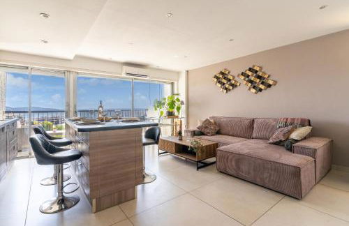 Magnificent 3 Rooms-Sea View-Terrace-Pool - Photo 2
