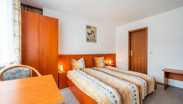 Grosse Gruppenunterkunft im Nationalpark Eifel mit Bar und Terrasse - Foto 5, Zimmer