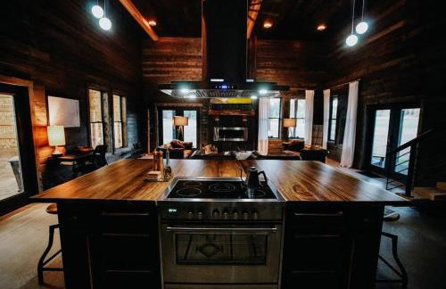 Luxe Nordic Barndominium Retreat at Black Pine - Foto 48