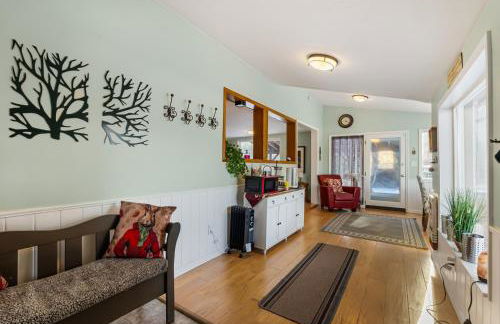 MacArthur Lakefront • Sunroom • Sleeps 6 - Foto 9