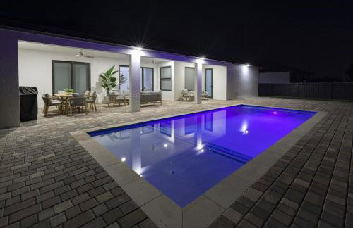 KING BED - FREE Pool Heat - 85 in TV - 4BR Villa - Foto 43