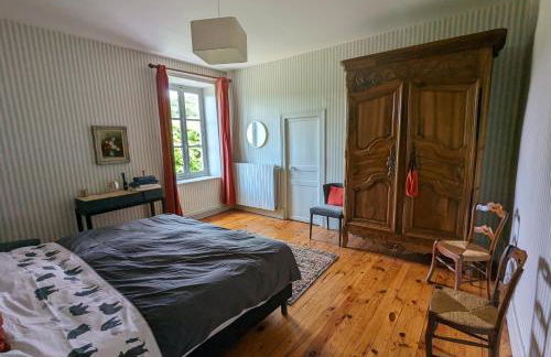 Loue belle demeure dans une grande propriété - 16 couchages, 8 chambres, 320 m2 - 30 min de Vichy - Foto 19