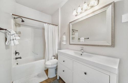 Condo with Sauna & Fitness Center, Extended Stay Savings - Foto 20