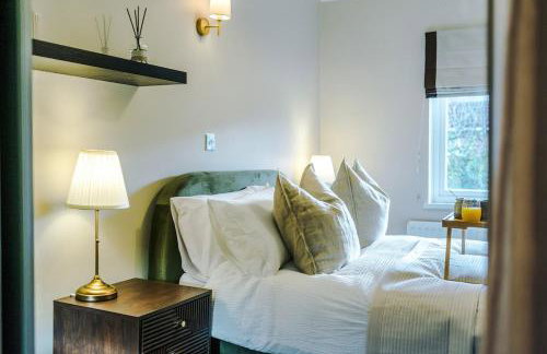 Cosy 3-Bed, Sleeps 5, Free Parking, Long and Short Stays - Photo 26