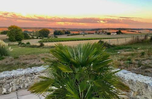 French Farmhouse Retreat with pool & superb views. - Foto 34