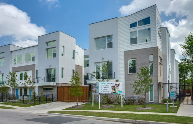 Upscale 2 bedroom Dallas TownHome - Foto 22