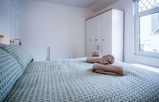 Castle Square - 2 Bedroom - Mumbles - Photo 13
