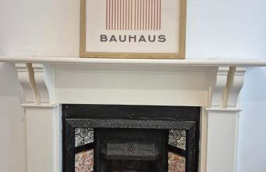 Beautiful 5-Bedroom home with Free Parking - Foto 17