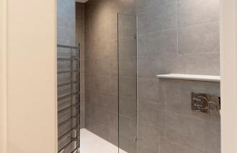 Stunning Central Windsor Town House With Parking - Foto 26