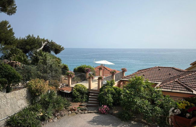 3 bedroom House in Cipressa with garden and terrace - Photo 29