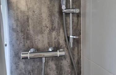 The Humsford Hideaway 2 bedroom home with driveway - Foto 6