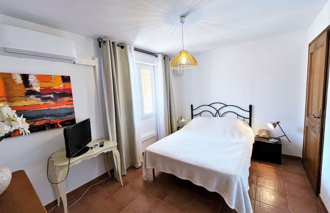 Apartment With sea View and Pool - Photo 1