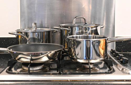 Spacious 2 Bedroom Balcony Flat with Parking and Fast WiFi - Foto 22