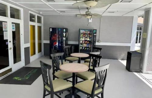 Two bed condo in Parkway Palms Resort - Foto 39