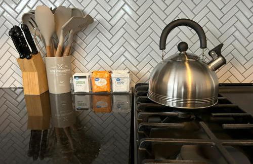 Spacious 3BR Cooper-Young Bungalow - Sleeps 8 - Walkable to Dining - Easy Access to Downtown - Parking - Foto 15