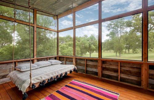 Artisan Cabin with Beautiful Decor and a Classic Fire Pit near Austin, Texas - Foto 24