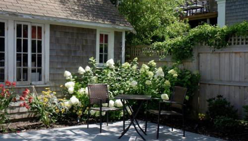 NEW AC 1 Bedroom w Private Deck & Patio - Photo 2