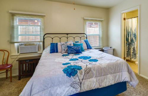 Quaint Cody Cottage with Grill Walk to Downtown! - Foto 12