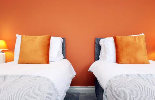 large 2 bed central apartment with balcony and private parking - Foto 57