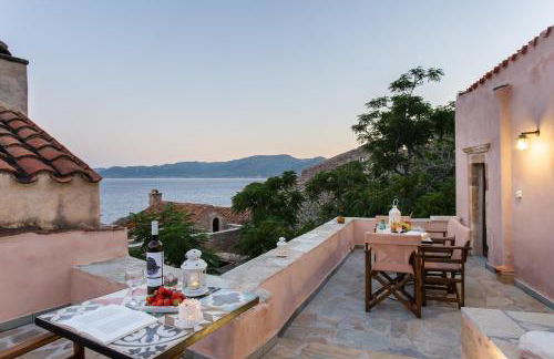 Myrsini's Castle House - Comfortable Residence with Large Balcony & Sea View - Photo 26