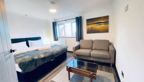 Burmer Central Bliss: Modern 3BR/1BA, Full Kitchen - Foto 4