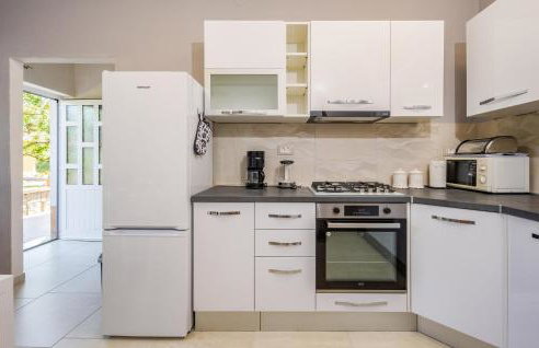 2 Bedroom Nice Apartment In Viskovo - Foto 10