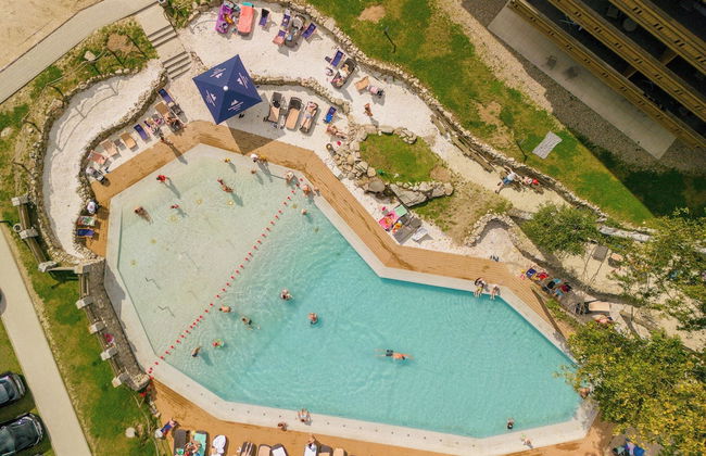 Platinum Adults - Photo 23