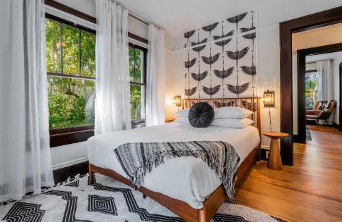 Sanctuary on 3rd - Walk to UF , Parking , Grill - Photo 35