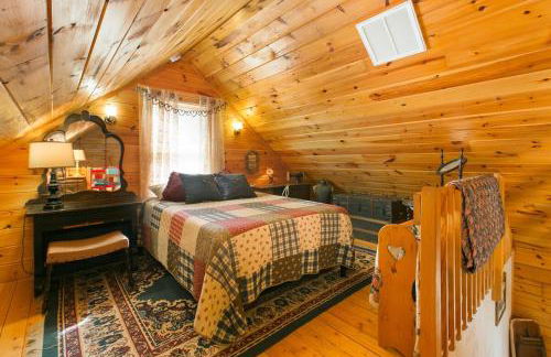 Blueberry Hill Cabin-Private, secluded cabin with a fireplace and New Hot Tub 2025 - Foto 20