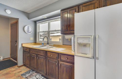 Walk to Crooked Lake Beach and Dtwn! Home with Patio - Foto 11