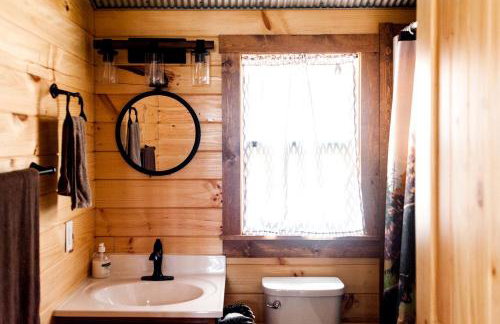 Romantic Log Cabin Accommodation with Private Jacuzzi near Huntington, West Virginia - Foto 12