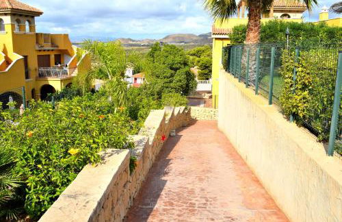 Apartamento con hermoso jardín y AC - Foto 35