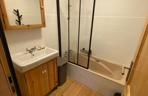 Deux-pièces confortable proche ski avec balcon et parking - FR-1-692-33 - Foto 11