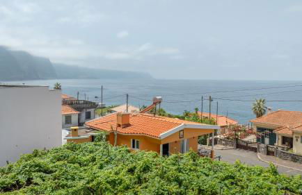 Coastal São Vicente Mountain & Sea View Hideaway with Free Parking - Foto 6