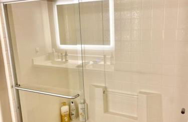 Lux One Bedroom Condo with Garden View - Photo 21