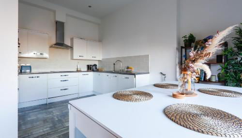 Leah Suite - Chique 2BR Apartment with Pool Table, Parking & WIFI - Foto 5