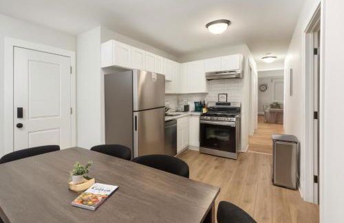 Chic 2BR Retreat Near OHare Free Parking - Foto 13