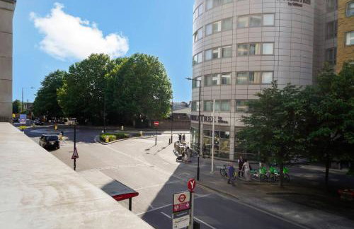 One bedroom apartment with balcony and concierge , station and shops 2min walk - Foto 21