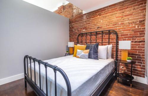 Gaslamp 2BR Upscale Queen Beds with Smart TV - Foto 32