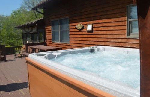 Luxury Cabin #21 With Hot Tub and Jacuzzi on Patoka Lake in Southern Indiana - Foto 5