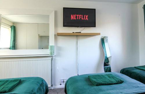 Modern 2BR Home in SK14, WIFI, Parking, Sleeps 5 - Foto 14