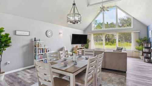 Luxurious Florida Home with Pool and Canal Access - Foto 3