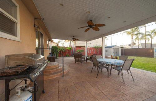 Walk to the Beach Private Backyard and Fire Pit - Foto 32